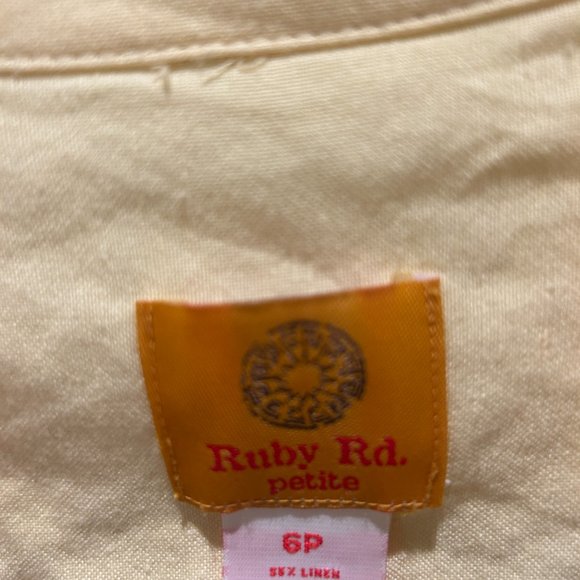 Yellow Linen button up top petite - Picture 2 of 3